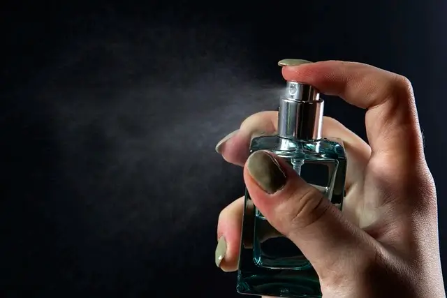 o que fazer com frasco de perfume vazio